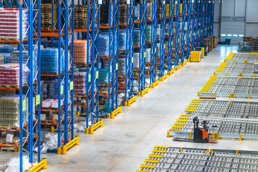 Logistiklager mit Hochregalen